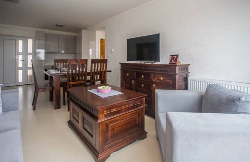 Rojci Apartment | Sole No.1 with Common Pool