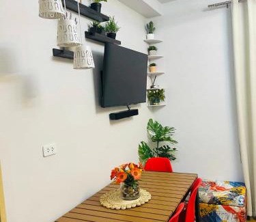 Poblacion District Apartment | Solea Tropical Suite