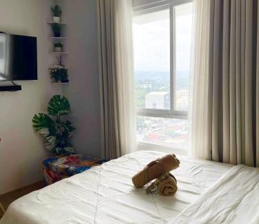 Poblacion District Apartment | Solea Tropical Suite