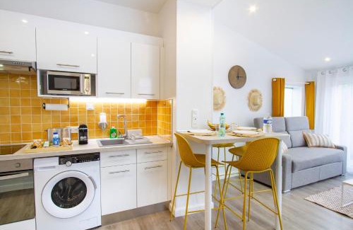 Chalons-en-Champagne Apartment | Soleil d'Été - Netflix & Wifi - Balcon - Climatisation - Parking Gratuit - check-in 24H24 - Emplacement Vélos - GoodMarning