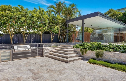 Wamberal House | SOLIS | pool, wifi, aircon| Accom Holidays