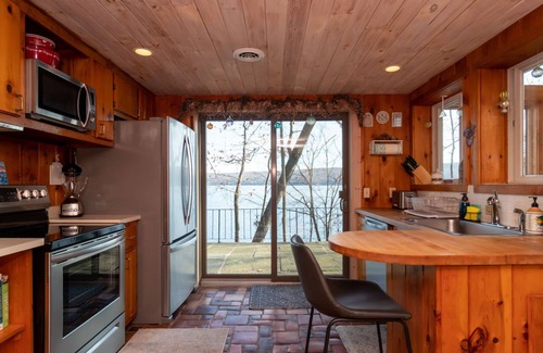 Grange Landing Cottage | Solitude: "Canandaigua Lake Front + Large Family Home for Finger Lakes Vacation"