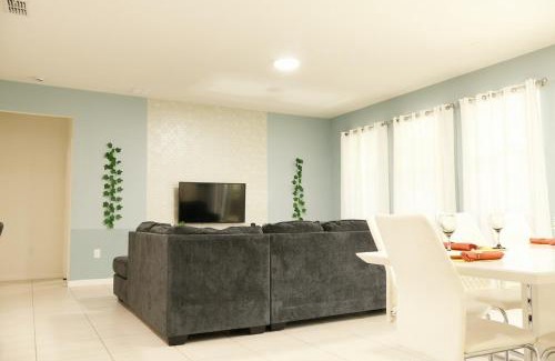 Loughman House | Solterra Resort 5BR Pool Villa
