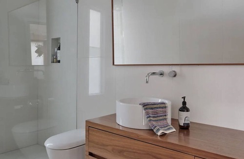 Somers House | Somers Haus & The Studio - Seaside Artsy Luxe