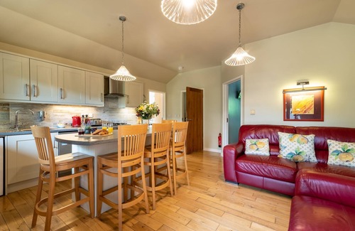 Cheddar Cabin | Somerset Lodge - sleeps 4/5 with private hot tub