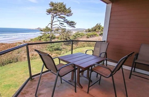 Newport Villa | Somewhere at the Beach