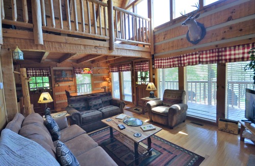 Gatlinburg - Pigeon Forge Cabin | Somewhere in Time cabin with Mountain Views