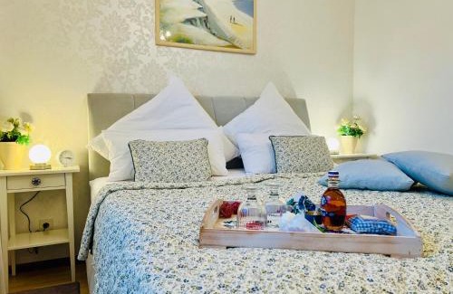 Schoenhagen Apartment | SommerLund - macht Laune auf Meer - Ruhige und sonnige Ferienwohnung mit Terrasse und Garten nahe Strand und Ostsee