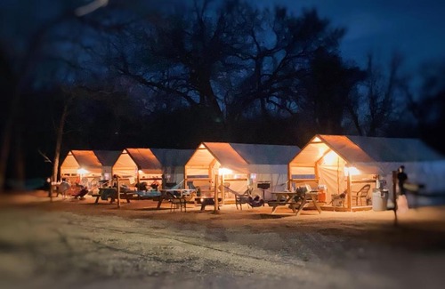 Fentress House | Son's River Ranch Glamping Cabin #1 Rare Find! Glamping on the Gorgeous San Marcos River!