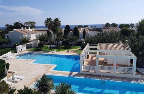 Son Xoriguer Apartment | Son Xoriguer appartement calme, mer, piscines.Son Xoriguer quiet apartment, sea, swimming pools.