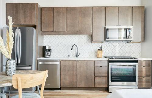 Uptown Apartment | Sonder at REVEL