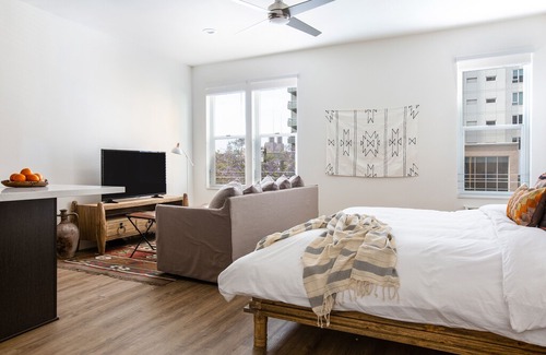 Downtown San Diego Apartment | Sonder | State Suites | Sunny Studio