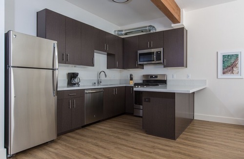 Downtown San Diego Apartment | Sonder | State Suites | Vibrant Studio