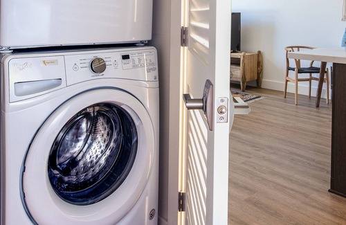 Downtown San Diego Apartment | Sonder The State | Studio Apartment