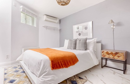 Church and Wellesley Apartment | Sonder The Wellesley | Full Room w/Basement Entry