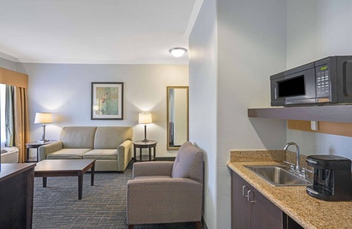 Westchase Hotel | Sonesta Essential Houston Westchase