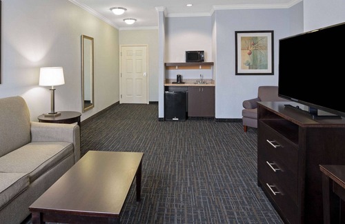 Westchase Hotel | Sonesta Essential Houston Westchase