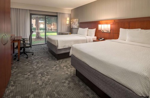 Bridle Trails Hotel | Sonesta Select Seattle Bellevue Redmond