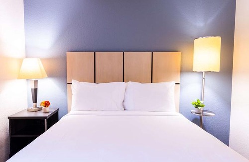 Golden Hotel | Sonesta Simply Suites Denver West Federal Center