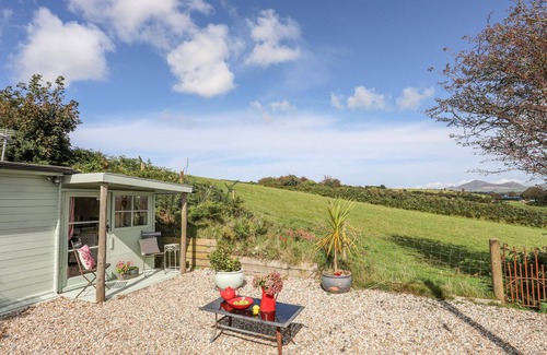 Rhyd-y-clafdy Cottage | SONGBIRD HIDEAWAY, romantic, character holiday cottage in Pwllheli