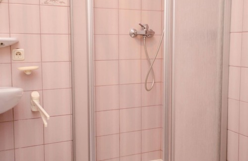 Poertschach am Woerthersee Apartment | Sonnendoppelzimmer 4 - Ferienappartements Sonnenhügel