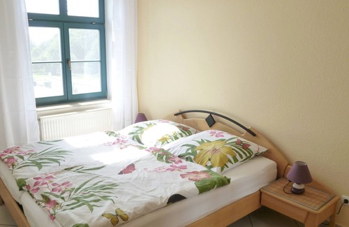 Karlshagen Apartment | Sonnenresidenz in direct water situation with reclining armchairs, 2 bedrooms, bathtub