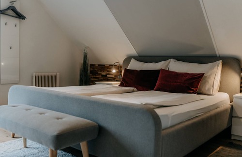Velden am Worther See Apartment | Sonnige Mansardenwohnung im Zentrum Velden by Seebnb
