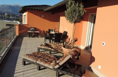 Lugano Apartment | Sonniges Paradies mit Seeblick und Panoramaterrasse
