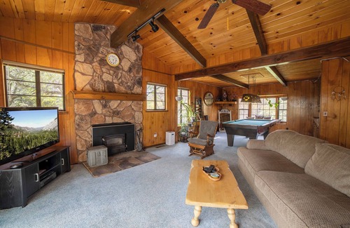 Phoenix Lake-Cedar Ridge House | Sonora Splendor – Stately 3 BDR on Secluded Lot w/Sauna, Pool Table & More!