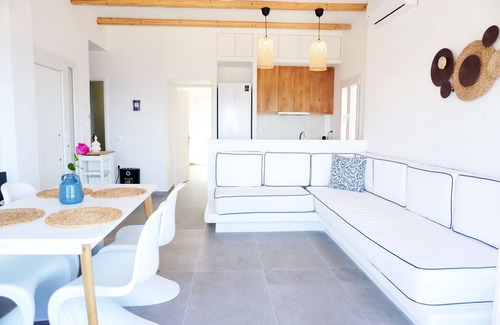Kamari Apartment | Sonus Mare Santorini
