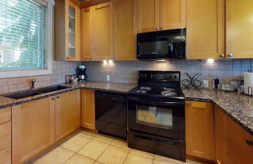 Sooke Condo | Sooke Harbour Getaway