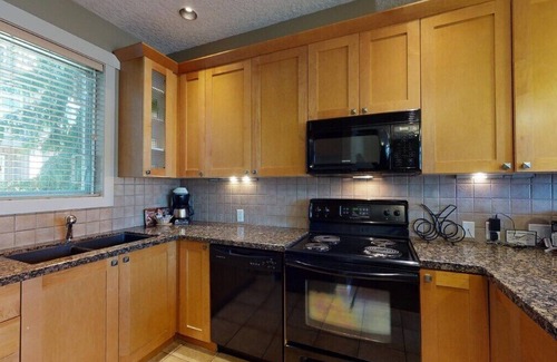 Sooke Condo | Sooke Harbour Getaway