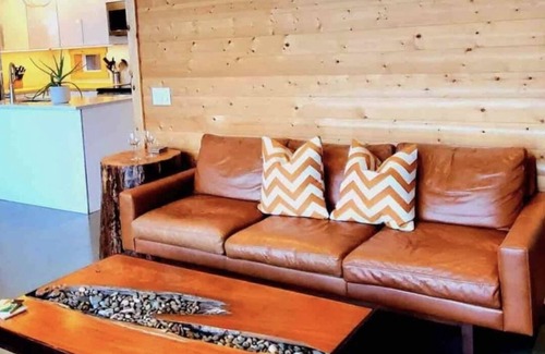 Sooke Cabin | Sooke Oceanfront with hot tub and King bed!