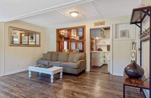 Raleigh House | Soothing 3-bedroom house in Raleigh