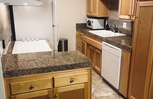 Redondo Beach Apartment | Soothing Beach Apartment in Redondo Beach…20 steps to Ocean!