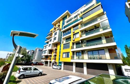 Constanta Apartment | SOPHIA LAKE VIEW SUITE