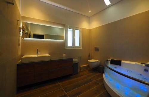 Exarhia Apartment | Sophia's Penthouse Apartment With Jacuzzi and Acropolis View From Big Terrace