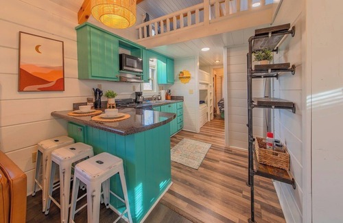 Lookout Valley Neighborhood Association Apartment | Sophie Cabin | National Forest Tiny Cabin
