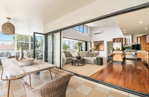 Byron Bay Apartment | Sophie's Place Luxury meets Relaxation - Byron Bay Central Penthouse