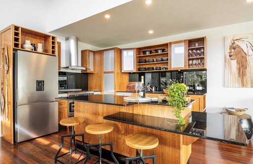 Byron Bay Apartment | Sophie's Place Luxury meets Relaxation - Byron Bay Central Penthouse