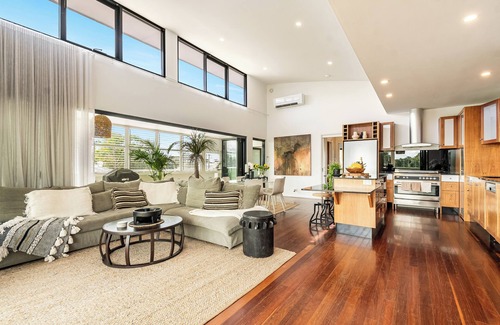Byron Bay Apartment | Sophie's Place Luxury meets Relaxation - Byron Bay Central Penthouse