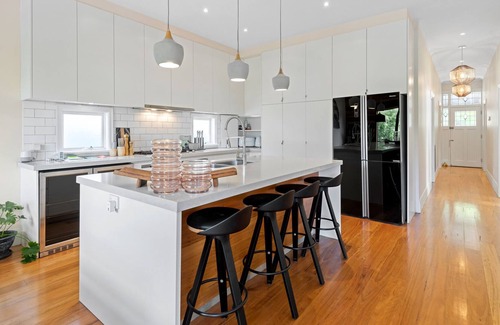 Kingsville House | Sophisticated 2-Bed House with a Pool
