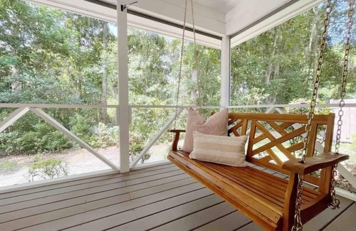 Whitemarsh Island House | Sophisticated and Luxurious Details- Sleeps 18!