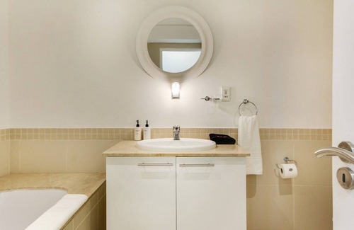 Clifton Apartment | Sophisticated Clifton Apartment w/Sea Views (Dunmore Breeze)
