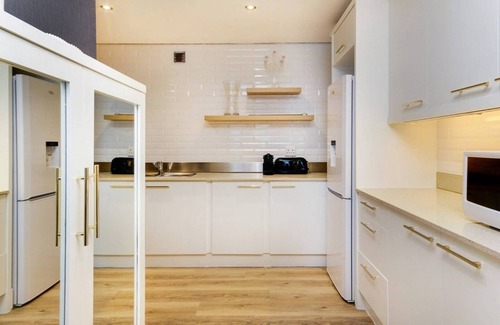 Clifton Apartment | Sophisticated Clifton Apartment w/Sea Views (Dunmore Breeze)