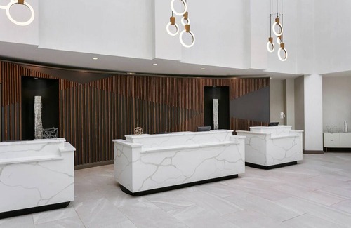 Iselin House | Sophisticated Hotel with Spacious Rooms & Complimentary Shuttle Service
