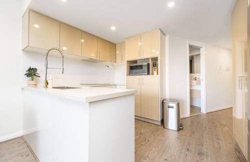 Kingston Apartment | Sophisticated Kingston Retreat Near Foreshore