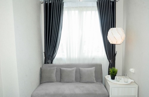 Cikarang Hotel | Sophisticated Studio at The Oasis Apartment