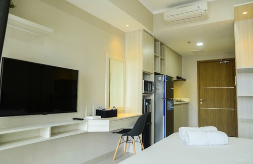 Cikarang Hotel | Sophisticated Studio at The Oasis Apartment