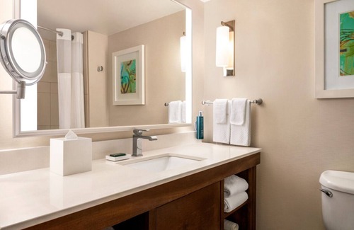 Park Shore House | Sophisticated Suite with Shuttle to Clam Pass Beach | Outdoor Pool